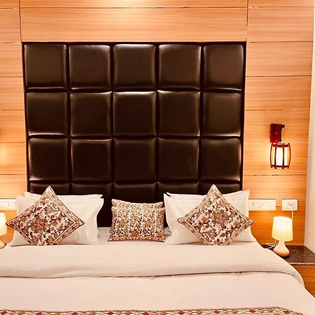 Hotel Classic Crown - #Scenic Mountain View #Open Terrace #Parking #Premium Rooms With Balcony #Guest Preferred #Best Selling Hotel In Mussoorie Exterior foto