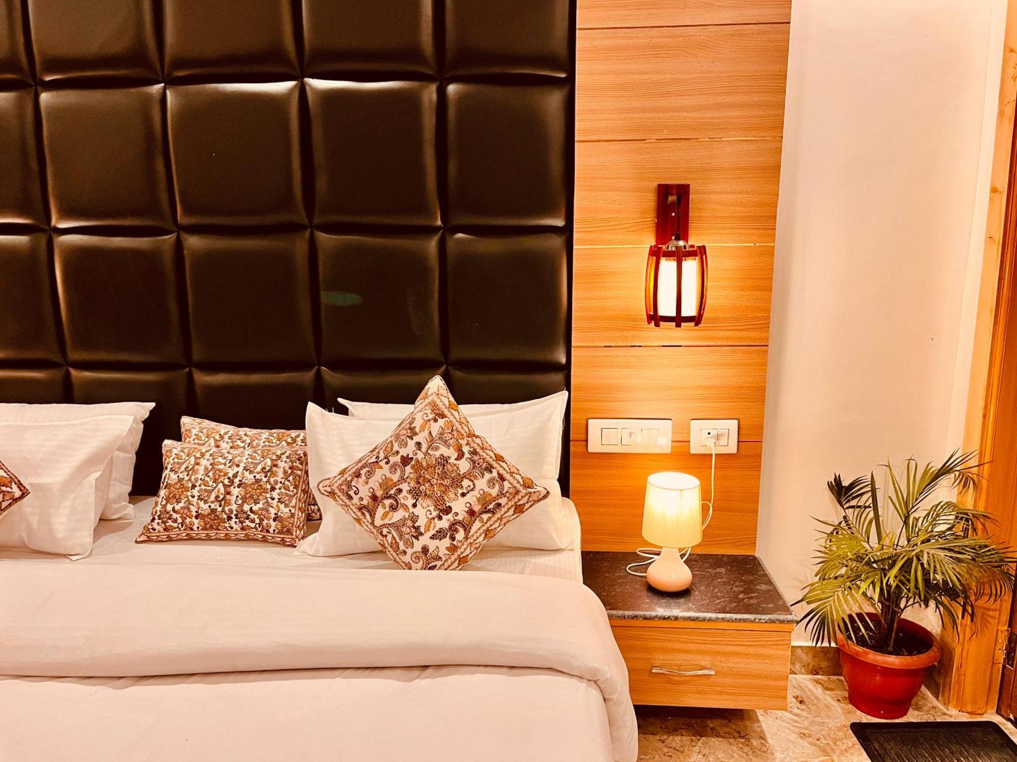 Hotel Classic Crown - #Scenic Mountain View #Open Terrace #Parking #Premium Rooms With Balcony #Guest Preferred #Best Selling Hotel In Mussoorie Exterior foto