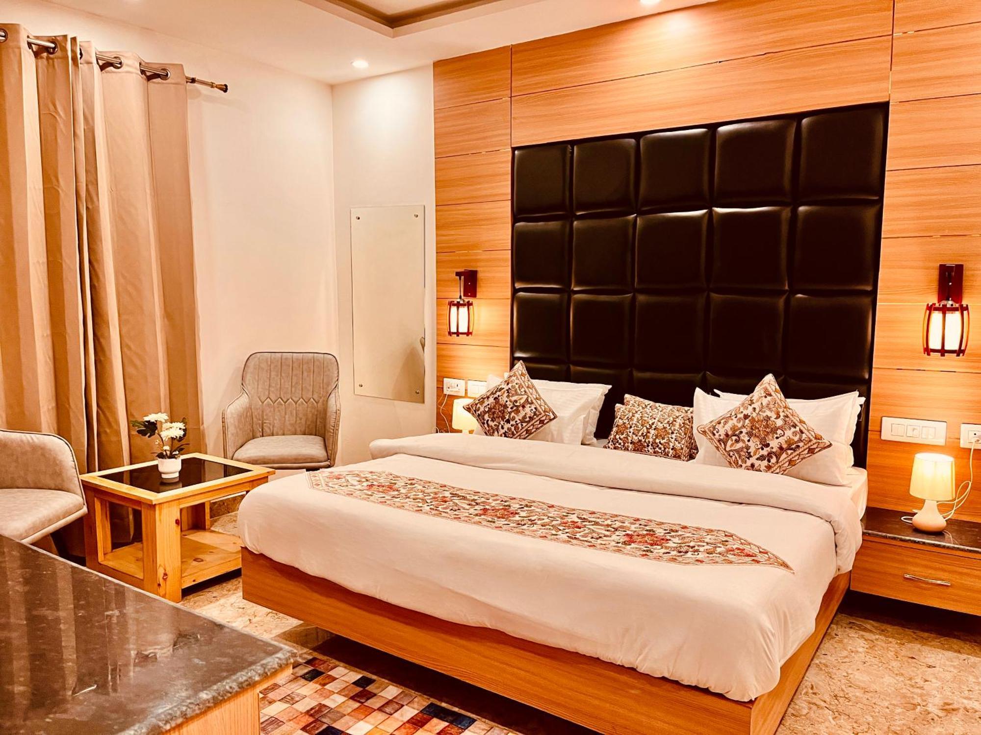 Hotel Classic Crown - #Scenic Mountain View #Open Terrace #Parking #Premium Rooms With Balcony #Guest Preferred #Best Selling Hotel In Mussoorie Exterior foto