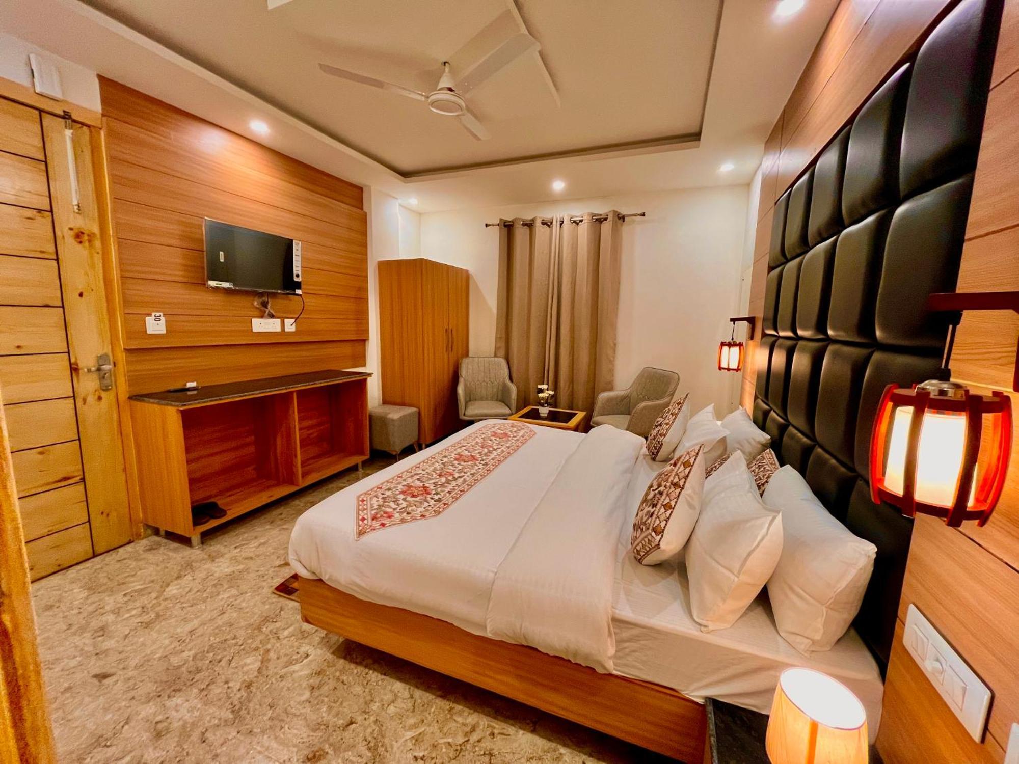 Hotel Classic Crown - #Scenic Mountain View #Open Terrace #Parking #Premium Rooms With Balcony #Guest Preferred #Best Selling Hotel In Mussoorie Exterior foto