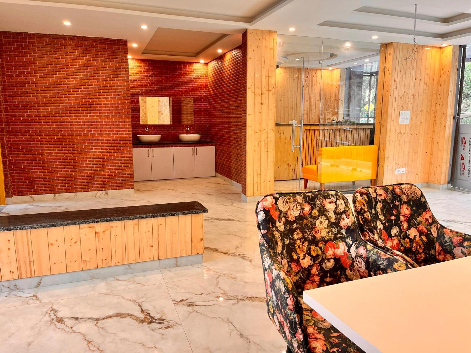 Hotel Classic Crown - #Scenic Mountain View #Open Terrace #Parking #Premium Rooms With Balcony #Guest Preferred #Best Selling Hotel In Mussoorie Exterior foto