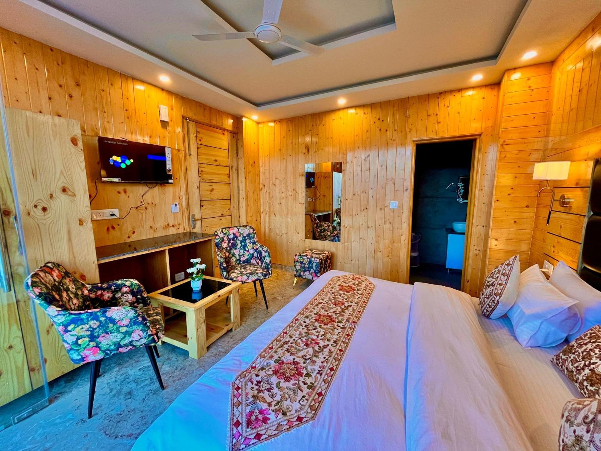 Hotel Classic Crown - #Scenic Mountain View #Open Terrace #Parking #Premium Rooms With Balcony #Guest Preferred #Best Selling Hotel In Mussoorie Exterior foto