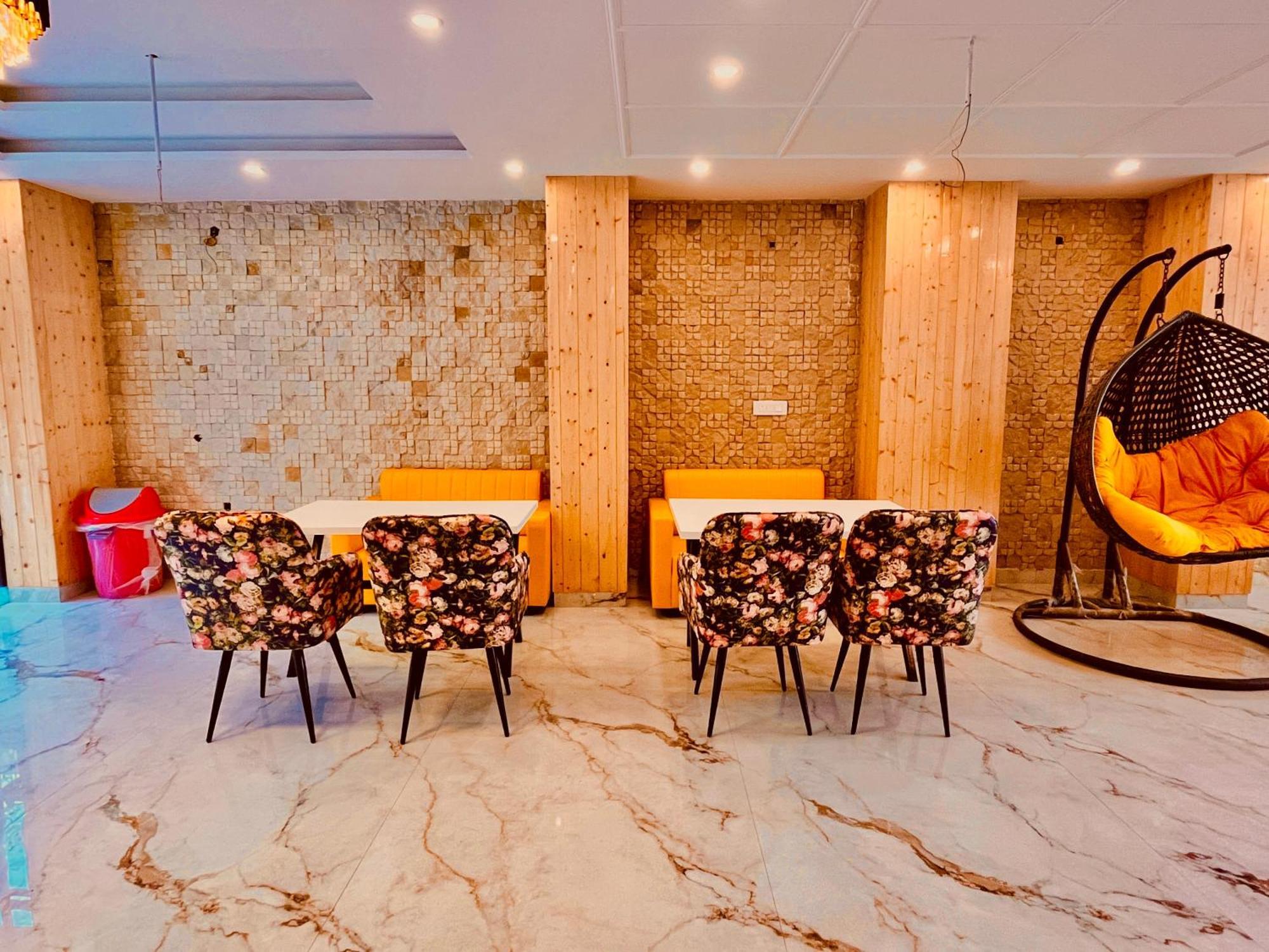 Hotel Classic Crown - #Scenic Mountain View #Open Terrace #Parking #Premium Rooms With Balcony #Guest Preferred #Best Selling Hotel In Mussoorie Exterior foto