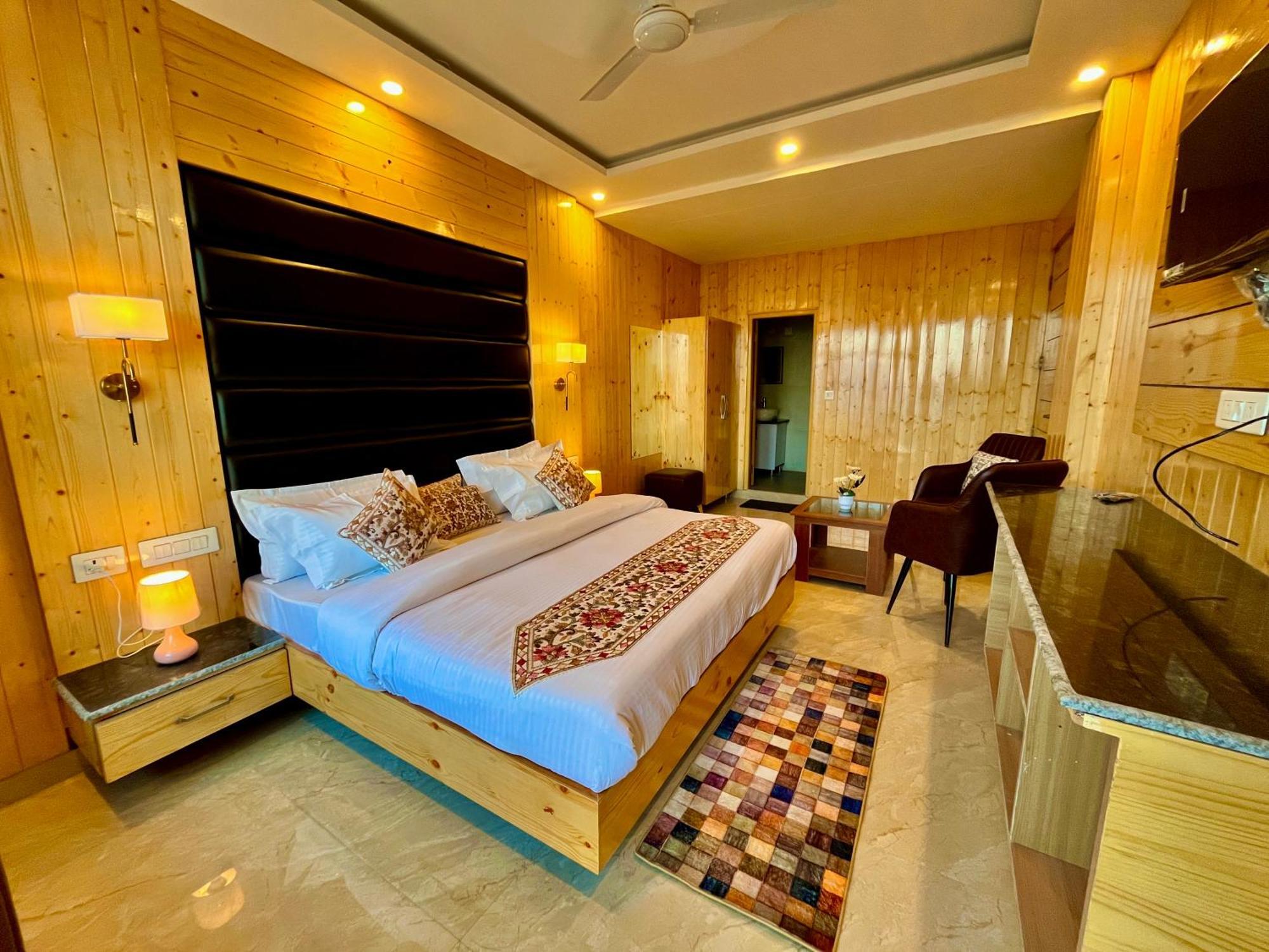 Hotel Classic Crown - #Scenic Mountain View #Open Terrace #Parking #Premium Rooms With Balcony #Guest Preferred #Best Selling Hotel In Mussoorie Exterior foto