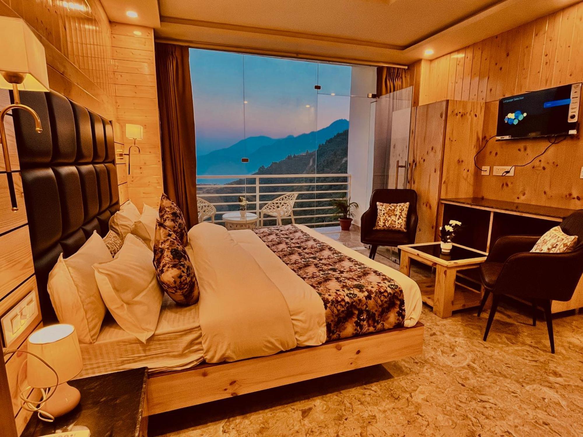 Hotel Classic Crown - #Scenic Mountain View #Open Terrace #Parking #Premium Rooms With Balcony #Guest Preferred #Best Selling Hotel In Mussoorie Exterior foto